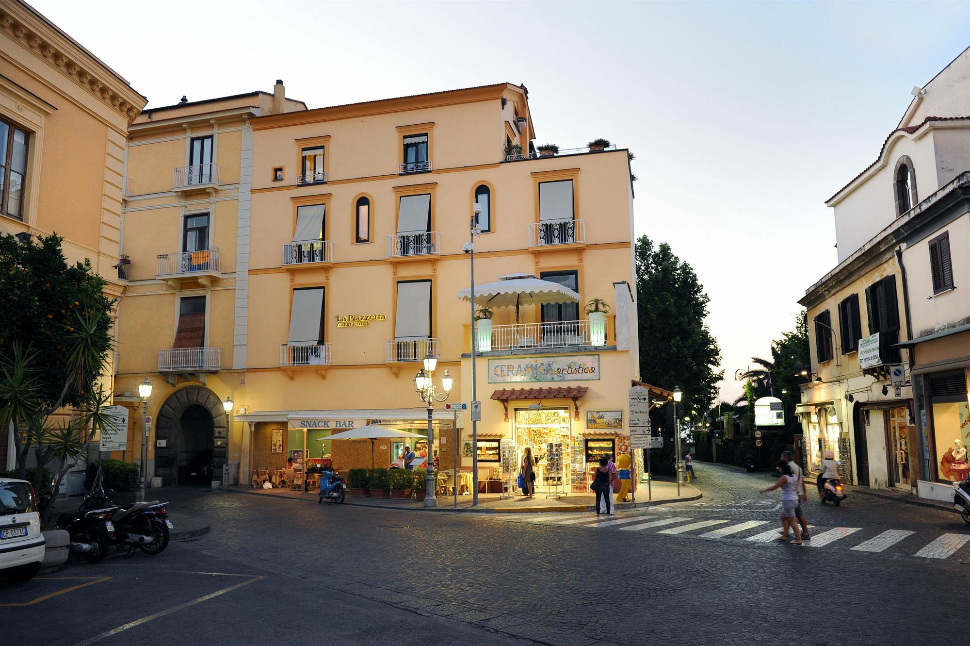 La Piazzetta Guest House Соренто Екстериор снимка